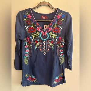 NWT Avani del amour embroidered blue tunic top size S